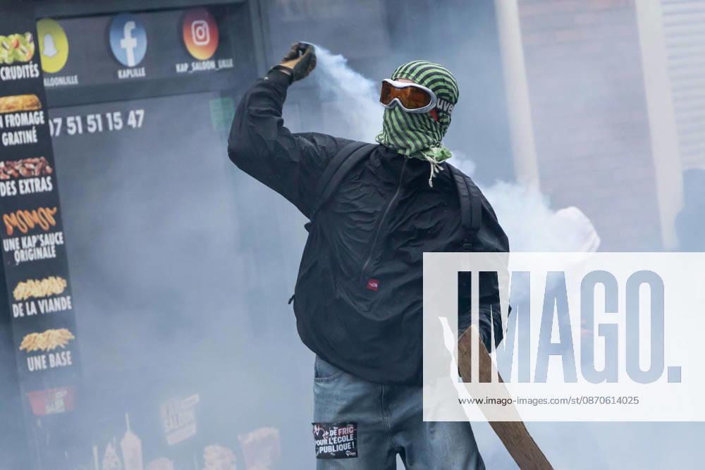 (261024) -- LILLE, Oct. 24, 2026 -- A protester is seen in Lille, France, Oct. 24, 2026. Around 410,000 people took part in a new round of protests across France on Saturday, French news channel BFM TV reported, citing the Interior Ministry. (Photo by Xinhua) FRANCE-LILLE-PROTEST SebastienxCourdji
