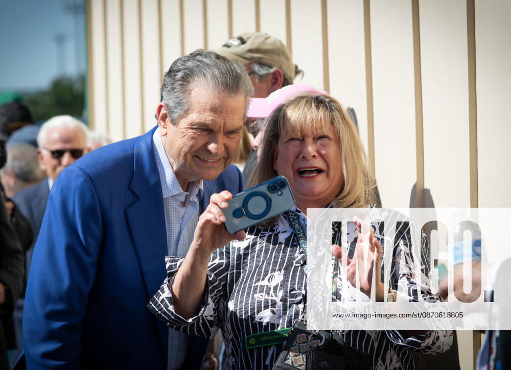 A woman makes a selfiie photo with Republican Georgia gubernatorial candidate RICK JACKSON at a small rally in North Georgia. He campaigns in a closely contested race against Democratic candidate and former Atlanta Mayor Keisha Lance Bottoms. Canton USA - ZUMAn03_ 20261024_zaf_n03_002