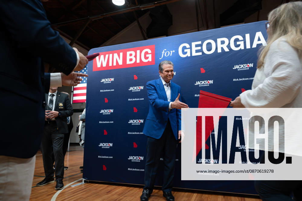 Republican gubernatorial candidate RICK JACKSON meets with supporters at a small rally in North Georgia as he campaigns in a closely contested race against Democratic candidate and former Atlanta Mayor Keisha Lance Bottoms. Canton USA - ZUMAn03_ 20261024_zaf_n03_012