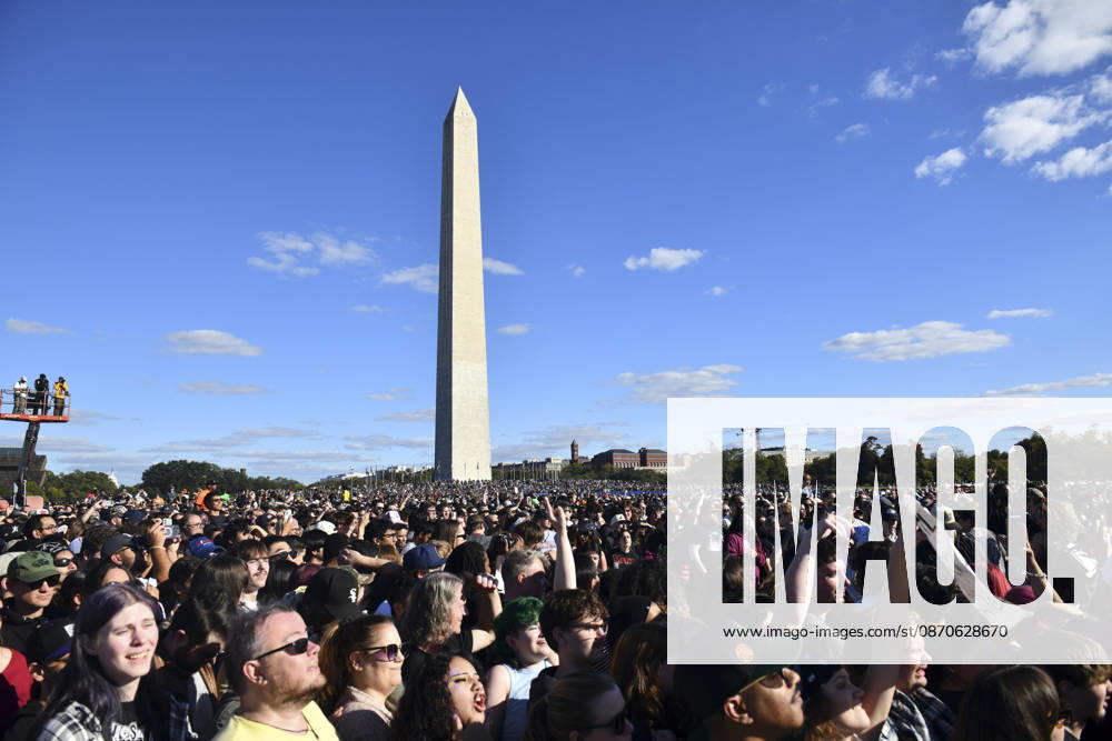 Thousands of fans of Turnstile, a Grammy award-winning hardcore-punk band from Baltimore, MD, attend a free show on the National Mall in Washington DC, Oct. 24, 2026. A benefit for people affected by wars in Palestine, Lebanon and Sudan, the bands has performed free shows in multiple cities for humanitarian causes. Washington Dc USA - ZUMAg216 20261024_znp_g216_012