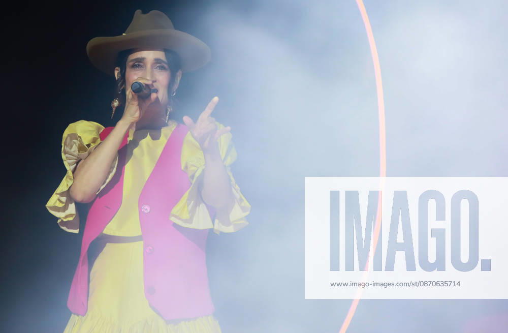 Mexican singer-songwriter JULIETA VENEGAS sings into a microphone while gesturing on stage during the Tecate Peninsula 2026 music festival at Explanada Estadio Caliente in Tijuana, Baja California, Mexico, October 24, 2026. She wears a brown hat, a yellow dress, and a pink vest. Tijuana Mexico - ZUMAm311 20261024_zip_m311_011