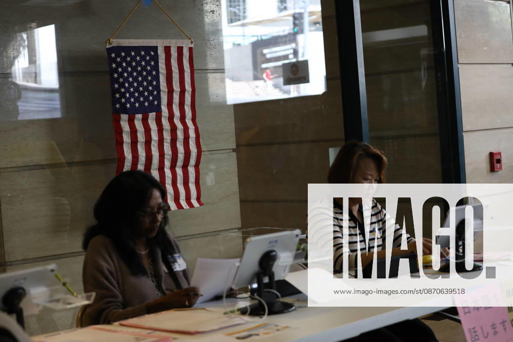 Early in-person voting opens in Los Angeles ahead of US Midterm Elections LOS ANGELES, CALIFORNIA - OCTOBER 24: County election workers prepare to assist voters on the first day of early in-person voting ahead of the 2026 U.S. midterm elections in Los Angeles, California, United States on October 24, 2026. Vote centers opened to allow residents to cast ballots before Election Day. Grace Hie Yoon Anadolu Los angeles United States. Editorial use only. Please get in touch for any other usage.