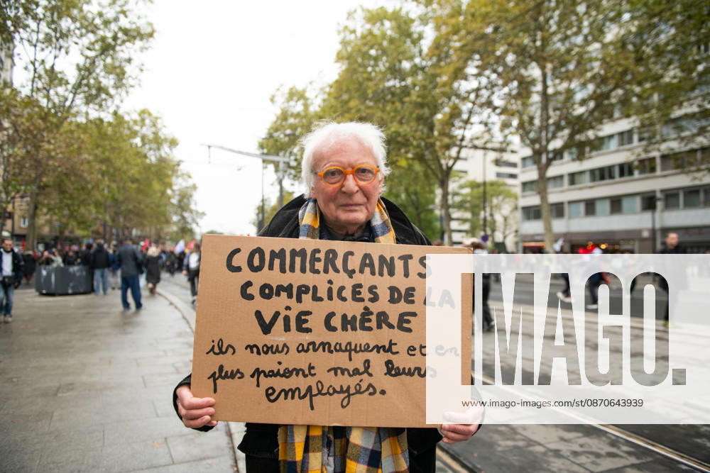 Paris, the second act of the protests against the increasing of the cost of living ends up in clashes with police. Very strict security measures were adopted, but tensions erupted in clashes, tear gas and water cannons. An elder man holds a sign against increasing of the cost of live. Paris Italy - ZUMAb283 20261024_zaf_b283_002