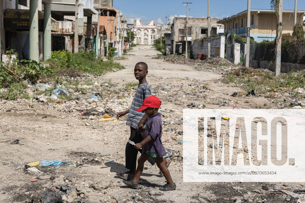 Salvadoran troops arrive in Port-au-Prince to reinforce GSF PORT-AU-PRINCE, HAITI - OCTOBER 24: Two children walk along a difficult-to-navigate street in downtown Port-au-Prince, Haiti, on October 24, 2026. Approximately 450 Salvadoran soldiers have arrived in the Haitian capital to reinforce the Gang Suppression Force (GSF) and take part in search operations for four missing Salvadoran nationals. The troops are also expected to reinforce existing GSF contingents. Guerinault Louis Anadolu Port-au-Prince Haiti. Editorial use only. Please get in touch for any other usage.
