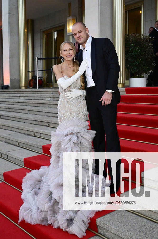 Jenny Elvers with her son Paul Jolig at the 31st Leipzig Opera Ball 2026 at the Leipzig Opera House, Leipzig, October 24, 2026 Foto:xM.xWehnertx xFuturexImagex opernball2026_6339