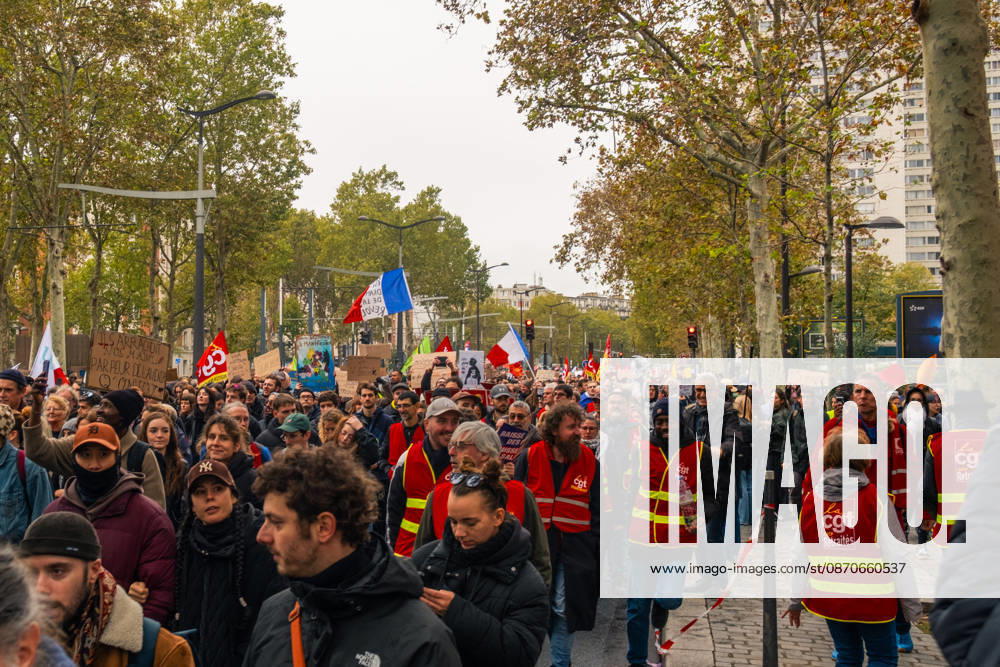Yellow Vests Protest Act II - Paris Trade union members (CGT) carry flags and banners during a demonstration against the rising cost of living in Paris, France, on October 24, 2026. The march, from Porte d’Italie to Porte de Vincennes, brings together protesters calling for higher wages, stronger public services and measures addressing the demands of school and university students. Photo by Jules Bernard ABACAPRESS.COM Paris Île-de-France France