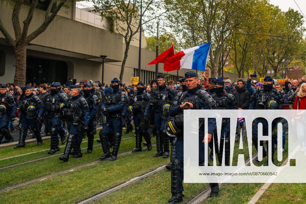 Yellow Vests Protest Act II - Paris Police officers escort demonstrators along the route from Porte d’Italie to Porte de Vincennes in Paris, France, on October 24, 2026. A large police presence accompanies the march along the boulevards des Maréchaux during a nationwide protest against the rising cost of living and in support of higher wages, public services and students’ demands. Photo by Jules Bernard ABACAPRESS.COM Paris Île-de-France France