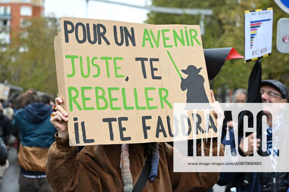 Yellow Vests Protest Act II - Paris Demonstration in favor of purchasing power, the protection of public services, and fiscal and social justice, as part of a nationwide call for mobilisation bringing together former members of the Yellow Vest movement, labor unions, high school and university students. in Paris on October 24, 2026. Photo by Karim Ait Adjedjou ABACAPRESS.COM Paris France