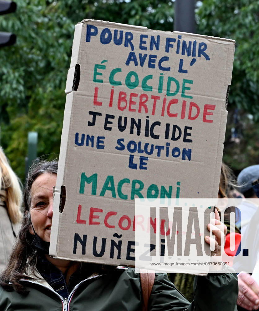 Yellow Vests Protest Act II - Paris Demonstration in favor of purchasing power, the protection of public services, and fiscal and social justice, as part of a nationwide call for mobilisation bringing together former members of the Yellow Vest movement, labor unions, high school and university students. in Paris on October 24, 2026. Photo by Karim Ait Adjedjou ABACAPRESS.COM Paris France