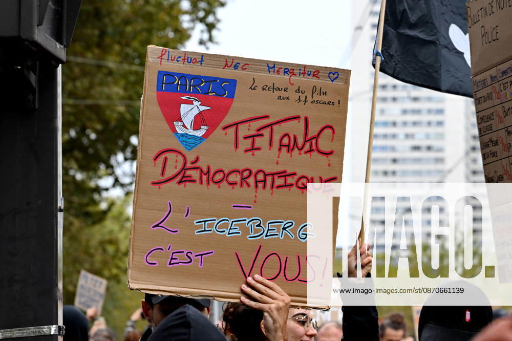 Yellow Vests Protest Act II - Paris Demonstration in favor of purchasing power, the protection of public services, and fiscal and social justice, as part of a nationwide call for mobilisation bringing together former members of the Yellow Vest movement, labor unions, high school and university students. in Paris on October 24, 2026. Photo by Karim Ait Adjedjou ABACAPRESS.COM Paris France