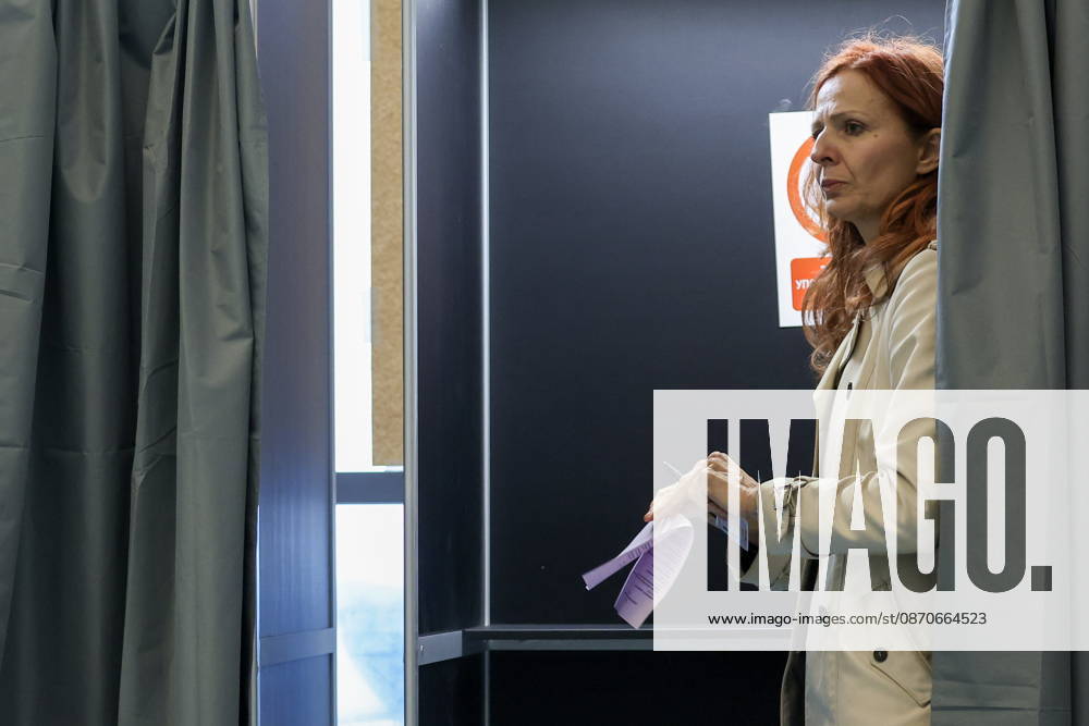 SERBIA, BELGRADE - OCTOBER 25, 2026: A woman is seen in a voting booth at a polling station during the 2026 Serbian parliamentary election. On 25 October, the Serbs went to the polls to elect members of the country s unicameral parliament, Narodna Skupshtina. Alexander Ryumin TASS 99924576