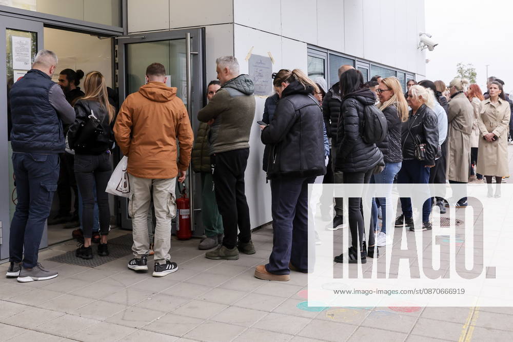 SERBIA, BELGRADE - OCTOBER 25, 2026: People queue at a polling station during the 2026 Serbian parliamentary election. On 25 October, the Serbs went to the polls to elect members of the country s unicameral parliament, Narodna Skupshtina. Alexander Ryumin TASS 99925390