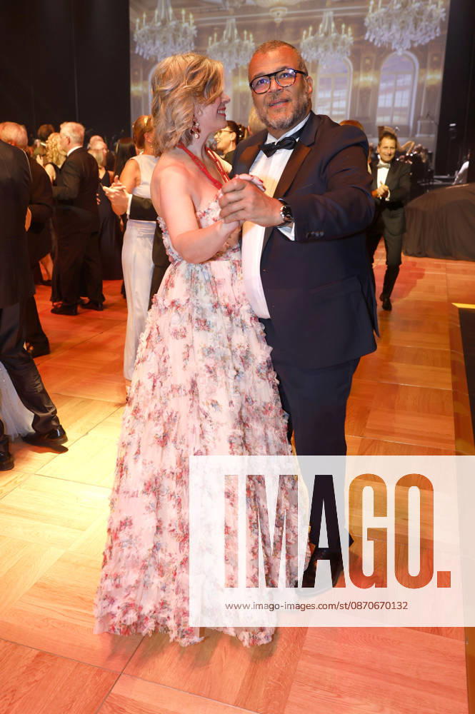 Nikolaus Okonkwo with his wife Cheryl Shepard at the 31st Leipzig Opera Ball 2026 at the Leipzig Opera, Leipzig, October 24, 2026 Foto:xR.xStoffelsx xFuturexImagex opernball2026_6091