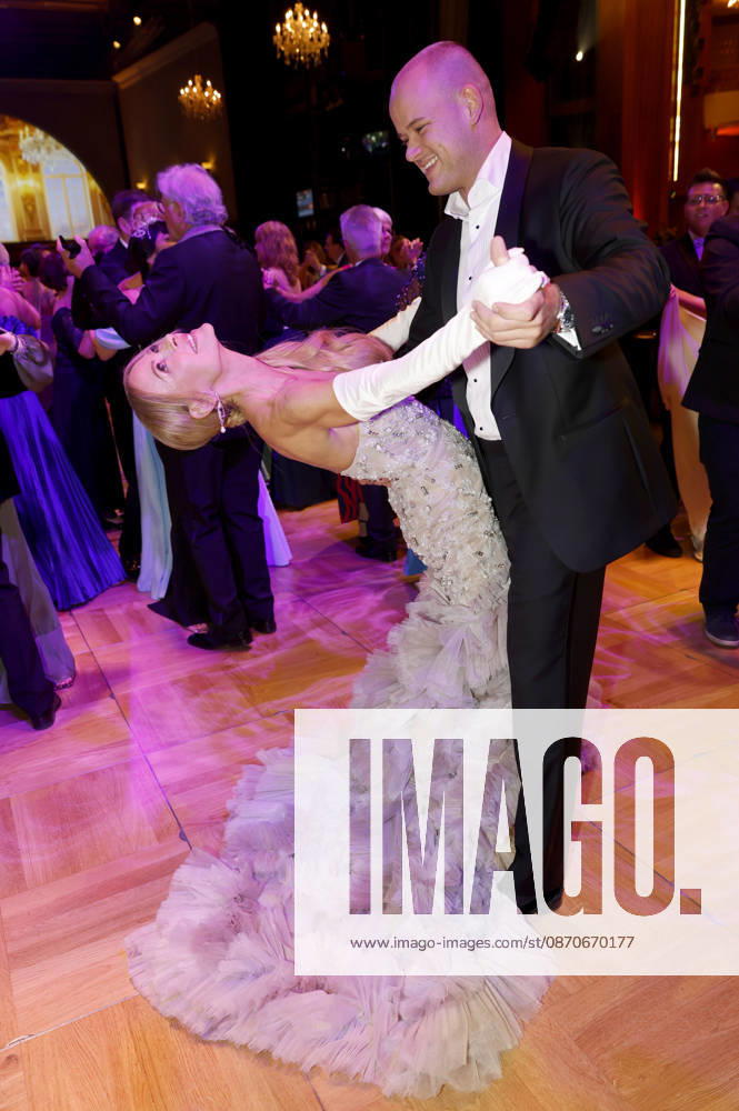 Jenny Elvers with her son Paul Jolig at the 31st Leipzig Opera Ball 2026 at the Leipzig Opera House, Leipzig, October 24, 2026 Foto:xR.xStoffelsx xFuturexImagex opernball2026_6095