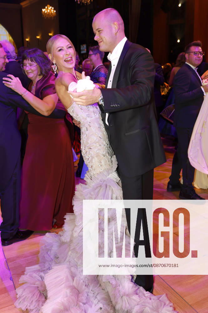 Jenny Elvers with her son Paul Jolig at the 31st Leipzig Opera Ball 2026 at the Leipzig Opera House, Leipzig, October 24, 2026 Foto:xR.xStoffelsx xFuturexImagex opernball2026_6097