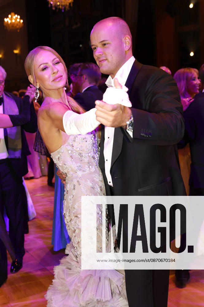 Jenny Elvers with her son Paul Jolig at the 31st Leipzig Opera Ball 2026 at the Leipzig Opera House, Leipzig, October 24, 2026 Foto:xR.xStoffelsx xFuturexImagex opernball2026_6098