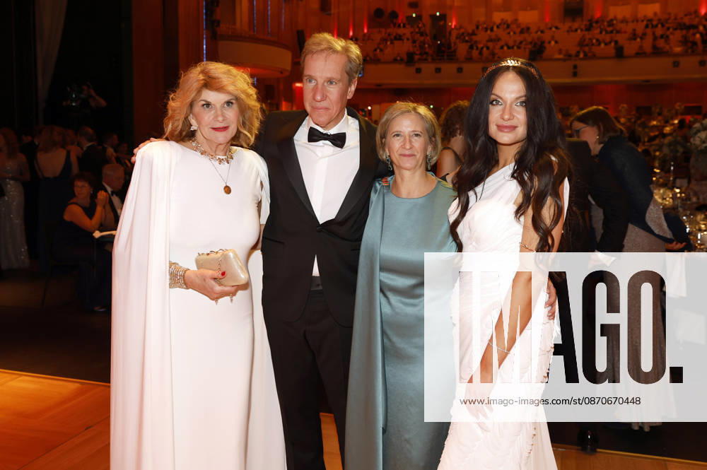 Vivian Honert Boddin and Maxi Fenger with guests at the 31st Leipzig Opera Ball 2026 at the Leipzig Opera, Leipzig, October 24, 2026 Foto:xR.xStoffelsx xFuturexImagex opernball2026_6118