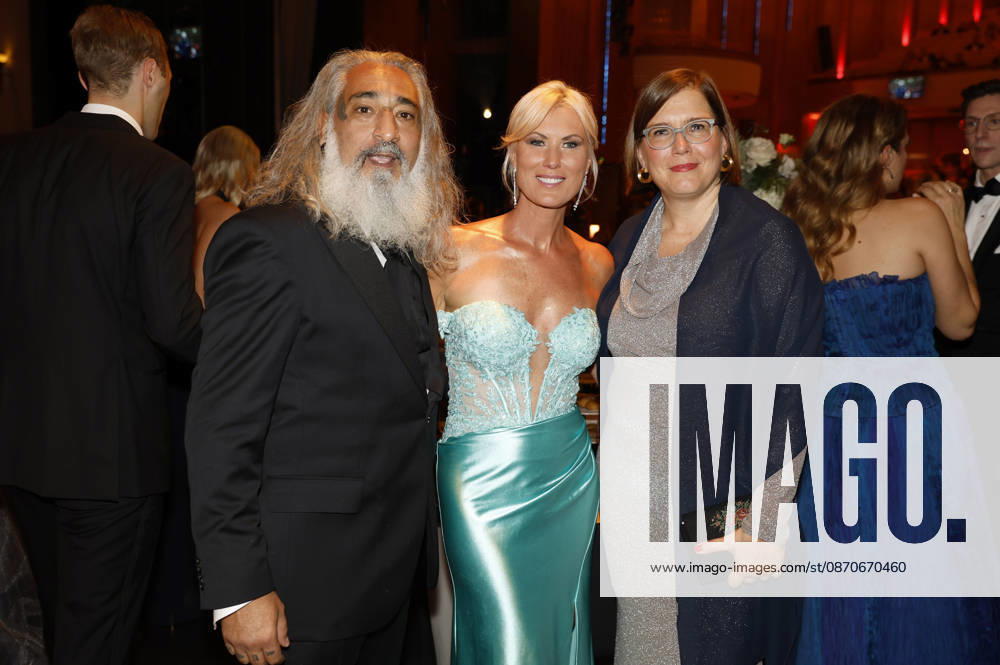 Senay Gueler, Kamilla Senjo, and a guest at the 31st Leipzig Opera Ball 2026 at the Leipzig Opera House, Leipzig, October 24, 2026 Foto:xR.xStoffelsx xFuturexImagex opernball2026_6119
