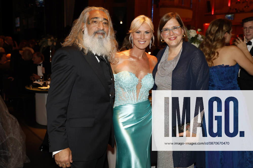 Senay Gueler, Kamilla Senjo, and a guest at the 31st Leipzig Opera Ball 2026 at the Leipzig Opera House, Leipzig, October 24, 2026 Foto:xR.xStoffelsx xFuturexImagex opernball2026_6120