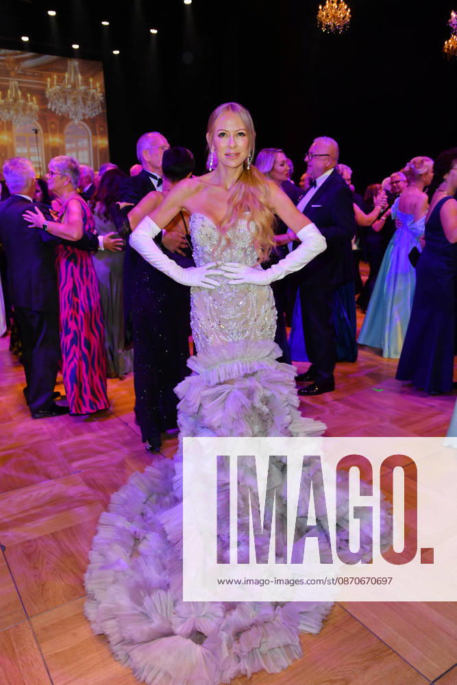Jenny Elvers at the 2026 Leipzig Opera Ball at the Leipzig Opera on October 24, 2026