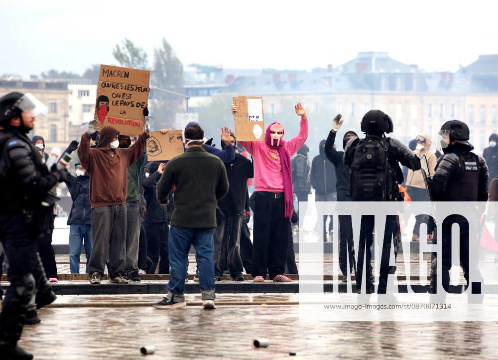 Several thousand people are marching through downtown Bordeaux on October 24, 2026. Patrick Bernard, Bestimage. Several thousand people are marching through downtown Bordeaux for the demonstration on October 24, 2026, in Bordeaux, France.