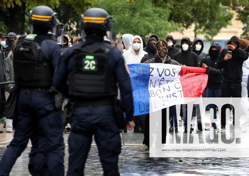 Several thousand people are marching through downtown Bordeaux on October 24, 2026. Patrick Bernard, Bestimage. Several thousand people are marching through downtown Bordeaux for the demonstration on October 24, 2026, in Bordeaux, France.