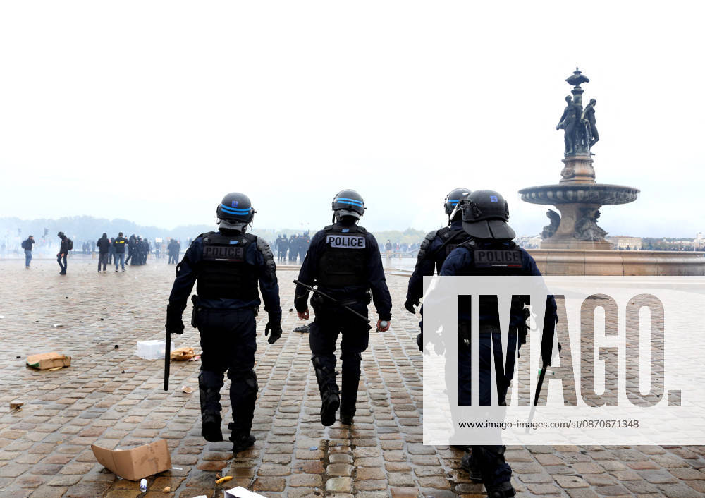 Several thousand people are marching through downtown Bordeaux on October 24, 2026. Patrick Bernard, Bestimage. Several thousand people are marching through downtown Bordeaux for the demonstration on October 24, 2026, in Bordeaux, France.