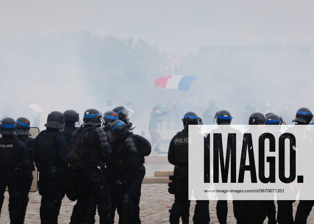 Several thousand people are marching through downtown Bordeaux as part of the demonstration on October 24, 2026, in Bordeaux, France