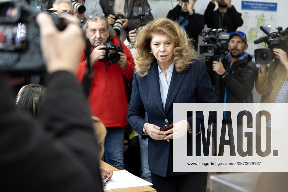 Bulgarian President Iotova casts ballot in presidential election SOFIA, BULGARIA - OCTOBER 25: Bulgarian President Iliana Iotova casts her ballot in the presidential election in Sofia, Bulgaria, on October 25, 2026. Hristo Vladev Anadolu Sofia Bulgaria. Editorial use only. Please get in touch for any other usage.