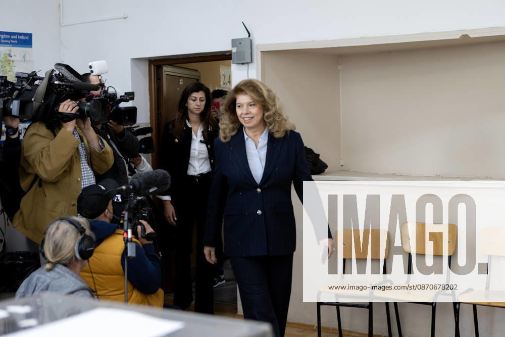 Bulgarian President Iotova casts ballot in presidential election SOFIA, BULGARIA - OCTOBER 25: Bulgarian President Iliana Iotova casts her ballot in the presidential election in Sofia, Bulgaria, on October 25, 2026. Hristo Vladev Anadolu Sofia Bulgaria. Editorial use only. Please get in touch for any other usage.