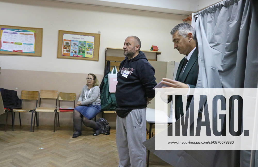 Student List candidate Ilija Srdanovic votes in Serbia s snap parliamentary elections NOVI SAD, SERBIA - OCTOBER 25: Ilija Srdanovic, the leading candidate on the Student List, which ranks among the frontrunners in opinion polls, is seen after casting his ballot at a polling station during Serbia s snap parliamentary elections in Novi Sad, Serbia, on October 25, 2026. Aleksandar Savanovic Anadolu Novi Sad Serbia. Editorial use only. Please get in touch for any other usage.