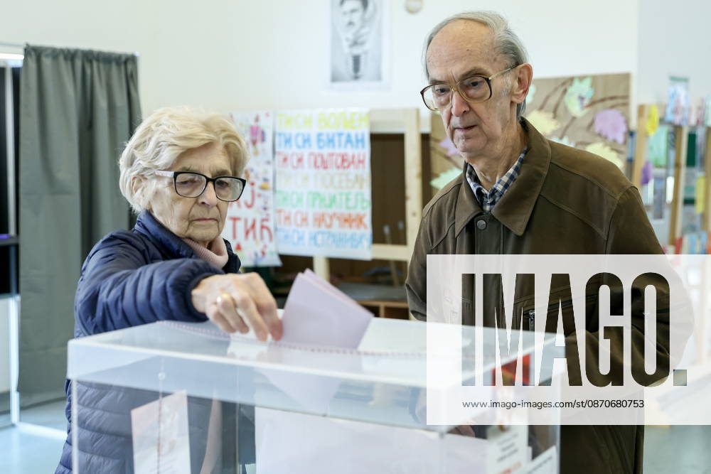 SERBIA, BELGRADE - OCTOBER 25, 2026: An elderly couple cast their ballots at a polling station during the 2026 Serbian parliamentary election. On 25 October, the Serbs went to the polls to elect members of the country s unicameral parliament, Narodna Skupshtina. Alexander Ryumin TASS 99937718