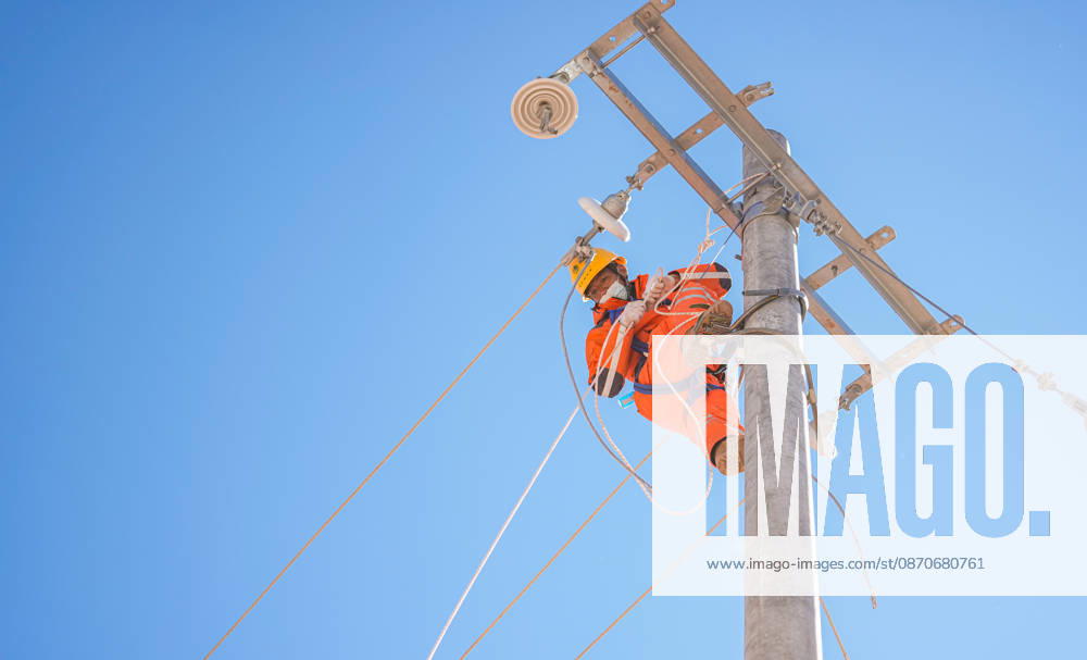 (261025) -- BAQEN, Oct. 25, 2026 -- An electric worker is pictured at a resettlement site of a quake-hit village in Maru Township of Baqen County, Nagqu City, southwest China s Xizang Autonomous Region, Oct. 25, 2026. Power supply lines are being installed for prefabricated houses in the quake-hit Baqen County. According to the State Grid, power connection supplies for 2,724 tents and 2,400 prefabricated houses have been deployed to meet electricity connection needs in the quake-hit area. ) CHINA-XIZANG-EARTHQUAKE-POWER SUPPLY LINES (CN) TenzinxNyida