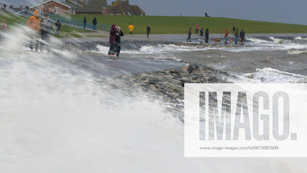 Storm Manja is over northern Germany and showing its power. With hurricane-force gusts, it is hitting the North Sea coast particularly hard. Many travelers w