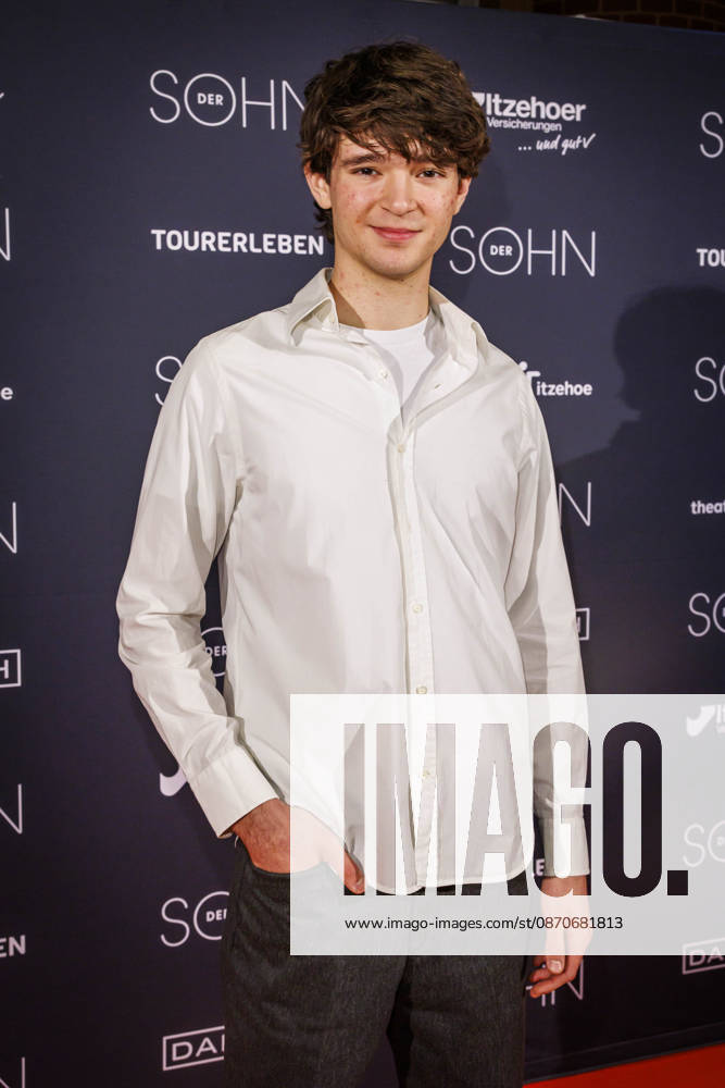 MMM THE SON: Actor Quentin Lopes on the red carpet at the theater premiere of *The Son*—a TOURERLEBEN theater production—at the Itzehoe Theater on October 24, 2026, in Schleswig-Holstein, Germany