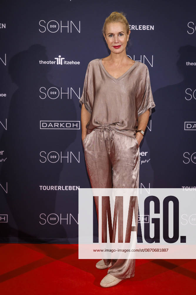 MMM DER SOHN Actress Dorothea Schenck on the red carpet at the theater premiere of *Der Sohn* TOURERLEBEN theater production at the Theater Itzehoe on October 24, 2026, in Schleswig-Holstein, Germany