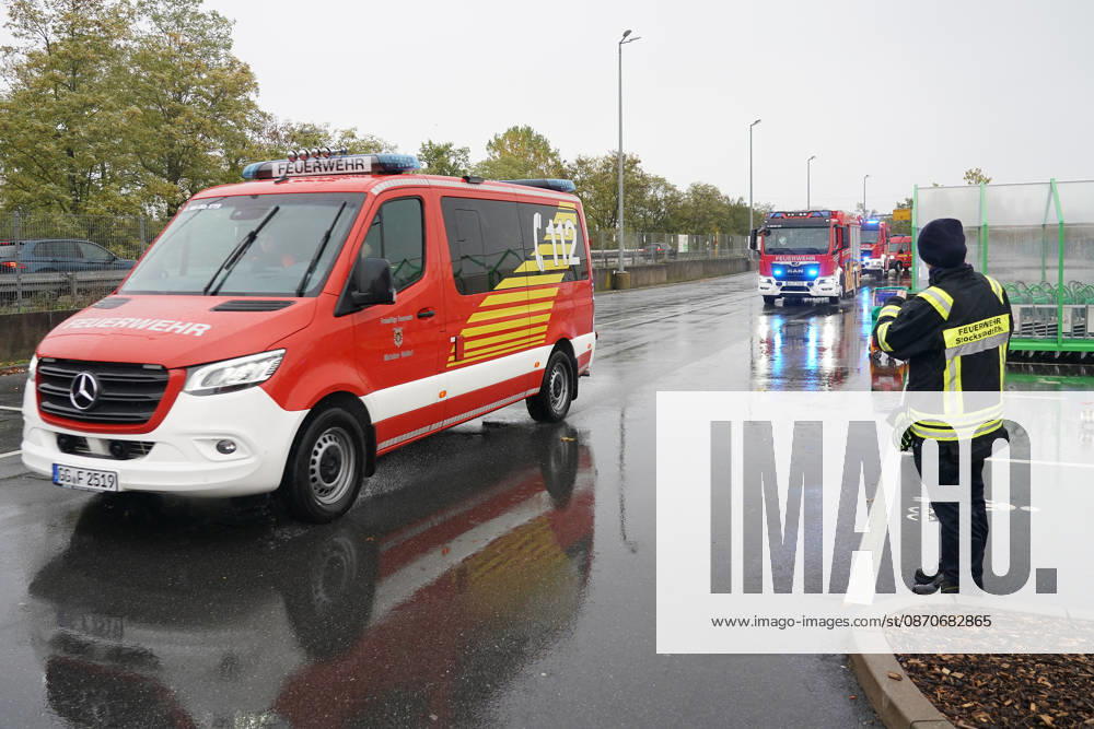 With blue lights and sirens blaring, the emergency crews arrived in Rüsselsheim on October 25, 2026. Joint large-scale drill by the district youth fire departments