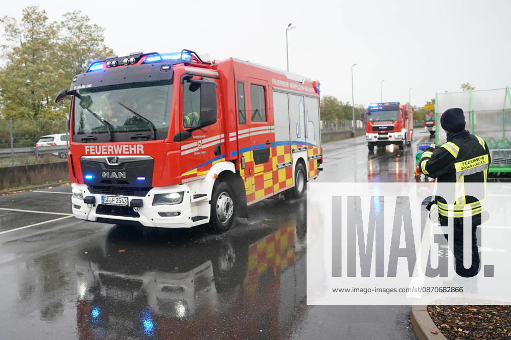 With blue lights and sirens blaring, the emergency crews arrived in Rüsselsheim on October 25, 2026. Joint large-scale drill by the district youth fire departments