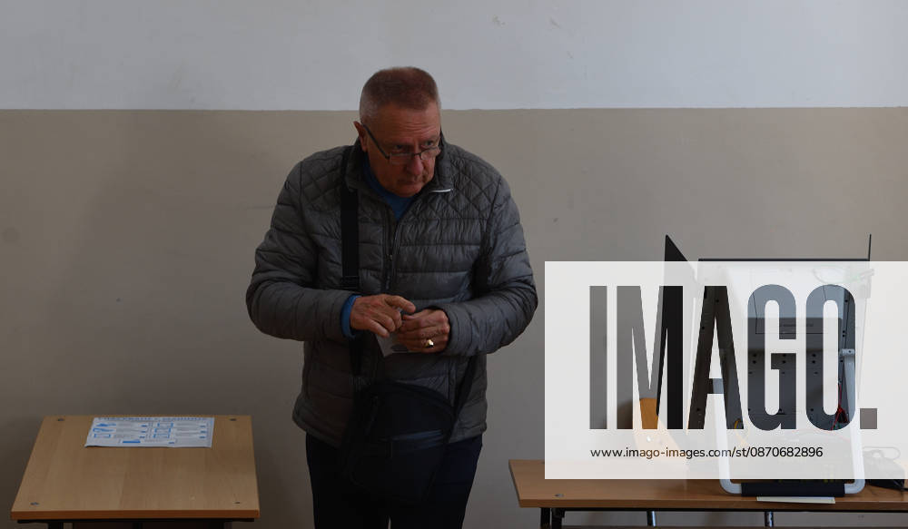 President Elections in Bulgaria A man casts his vote at a polling station during the first round of the presidential election in Sofia, Bulgaria, October 25, 2026. Nearly 6.6 million eligible voters are set to elect the seventh president of Bulgaria in the first round of voting. Sofia Bulgaria