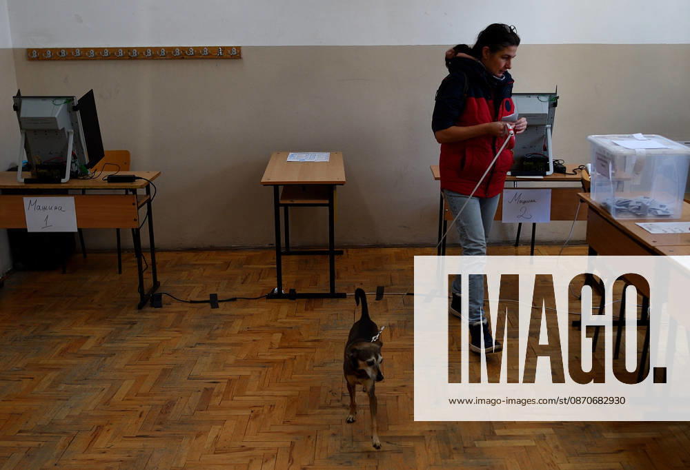 President Elections in Bulgaria A woman casts her vote at a polling station during the first round of the presidential election in Sofia, Bulgaria, October 25, 2026. Nearly 6.6 million eligible voters are set to elect the seventh president of Bulgaria in the first round of voting. Sofia Bulgaria