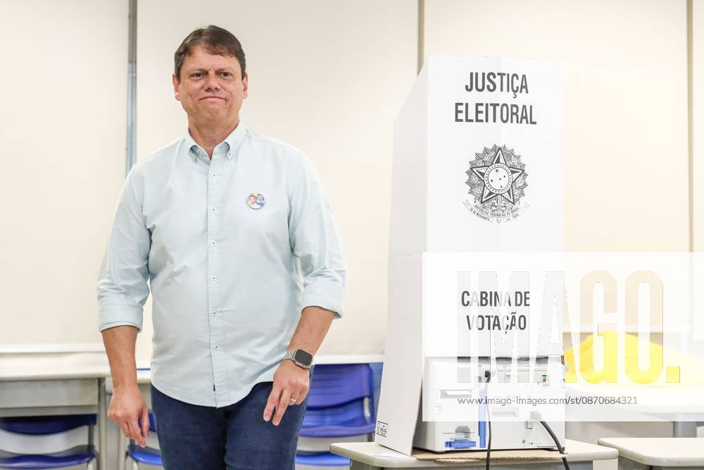 Sao Paulo governor Tarcisio de Freitas votes at the Miguel de Cervantes school. Re-elected governor of Sao Paulo, Tarcisio de Freitas, votes at the Miguel de Cervantes school, in the Morumbi neighborhood, southern region of Sao Paulo, this Sunday, October 25, 2026. Sao Paulo Sao Paulo Brasil