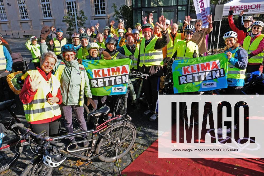 Participants wave goodbye Aachen, October 25, 2026 Kickoff of the Road2COP31 Aachen-Antalya bike ride—shifting into high gear for climate justice from Aachen to Passau An initiative by Misereor in collaboration with the COP 31 Ride network, Climate Alliance, One Earth Ecumenical Network,