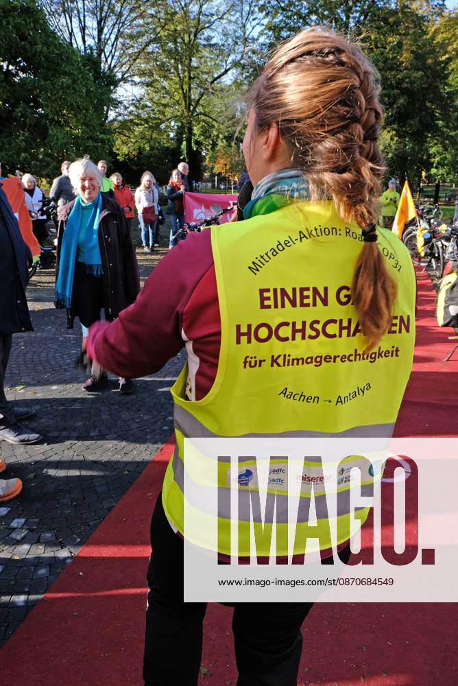 Madeleine Wörner, Misereor, with the Safety Vest campaign in Aachen, October 25, 2026: Launch of the Road2COP31 bike ride from Aachen to Antalya—shifting into high gear for climate justice from Aachen to Passau. An initiative by Misereor in partnership with the COP 31
