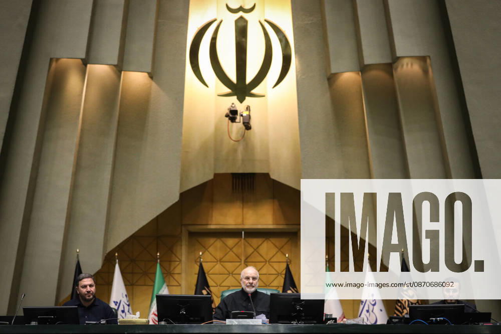 Mohammad Bagher Ghalibaf presides from the front desk beneath Iran s national emblem and several flags at the Islamic Consultative Assembly in Tehran, Iran, on October 25, 2026. The Islamic Consultative Assembly resumed an open sitting in its Tehran chamber with a mix of in-person and remote participation, according to parliamentary reporting. Tehran Iran - ZUMAi98_ 20261025_zih_i98_090
