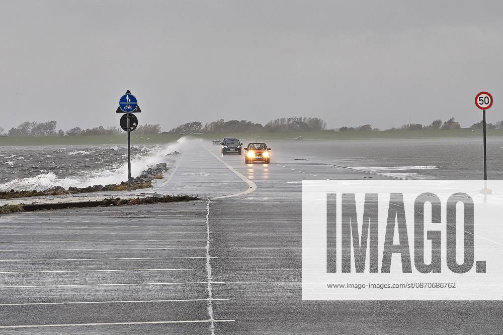 Pellworm, Schleswig-Holstein, Germany, October 25, 2026: A storm on the North Sea; cars drive across the causeway to the deep-water pier