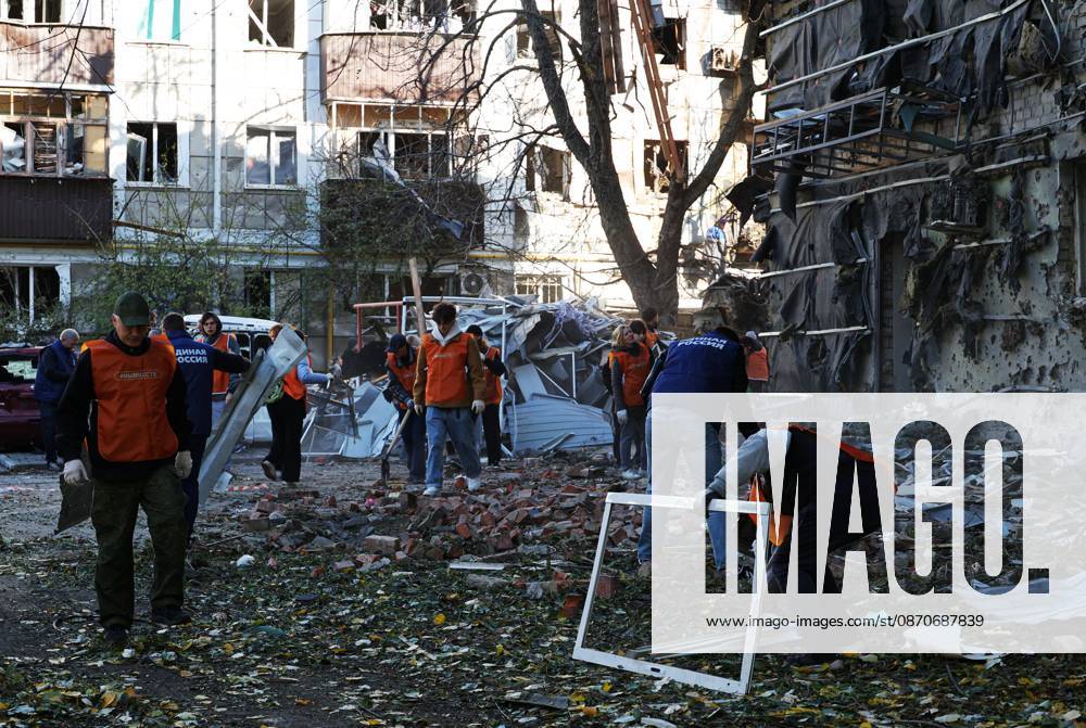 Russia Ukraine Drone Attack 9273082 25.10.2026 Volunteers clear the rubble after a massive drone attack amid Russia s military operation in Ukraine, in Belgorod, Russia. Two persons were killed and 14 others were injured in a reported strike by the Ukrainian Armed Forces on October 25. Taisia Liskovets Sputnik Belgorod Russia