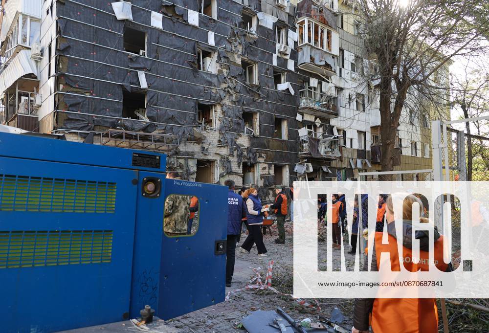Russia Ukraine Drone Attack 9273086 25.10.2026 Volunteers clear the rubble after a massive drone attack amid Russia s military operation in Ukraine, in Belgorod, Russia. Two persons were killed and 14 others were injured in a reported strike by the Ukrainian Armed Forces on October 25. Taisia Liskovets Sputnik Belgorod Russia