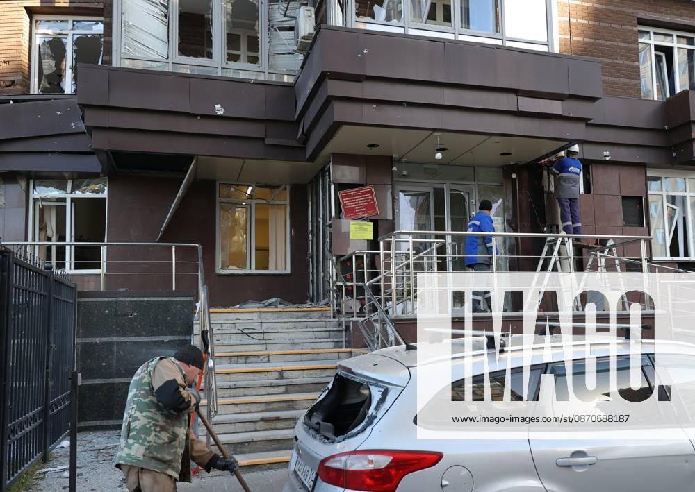 Russia Ukraine Drone Attack 9273045 25.10.2026 Utility workers repair a residential building damaged in a massive drone attack amid Russia s military operation in Ukraine, in Belgorod, Russia. Two persons were killed and 14 others were injured in a reported strike by the Ukrainian Armed Forces on October 25. Taisia Liskovets Sputnik Belgorod Russia
