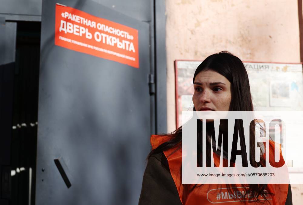 Russia Ukraine Drone Attack 9273079 25.10.2026 A volunteer works at the site of a residential building damaged in a massive drone attack amid Russia s military operation in Ukraine, in Belgorod, Russia. Two persons were killed and 14 others were injured in a reported strike by the Ukrainian Armed Forces on October 25. Taisia Liskovets Sputnik Belgorod Russia