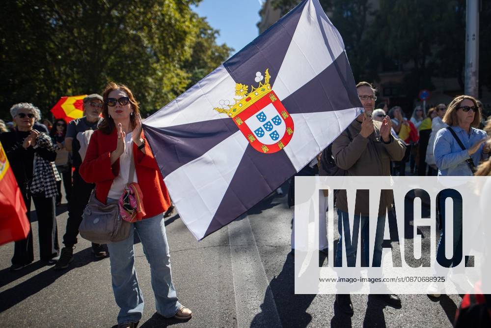 MADRID, SPAIN OCTOBER 25, 2026: Thousands of people in Madrid have rallied in support of the demands made by women from Ceuta known locally as caballas who are calling for a return to normalcy in the autonomous city. Madrid Spain - ZUMAq101 20261025_zna_q101_114